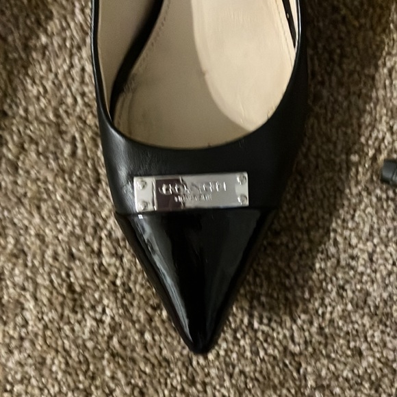 These shoes no longer fit - Picture 2 of 2